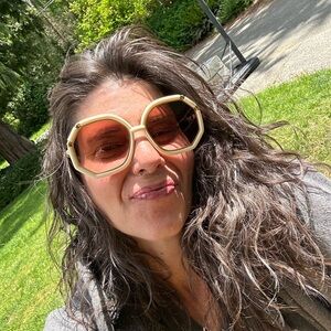 Meet your Posher, Deanna